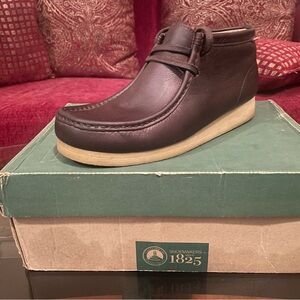 Clarks Men's Dark Brown Leather Chukka Boots